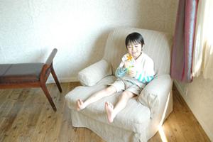 思い切り走れる！裸足でも安心の人工芝